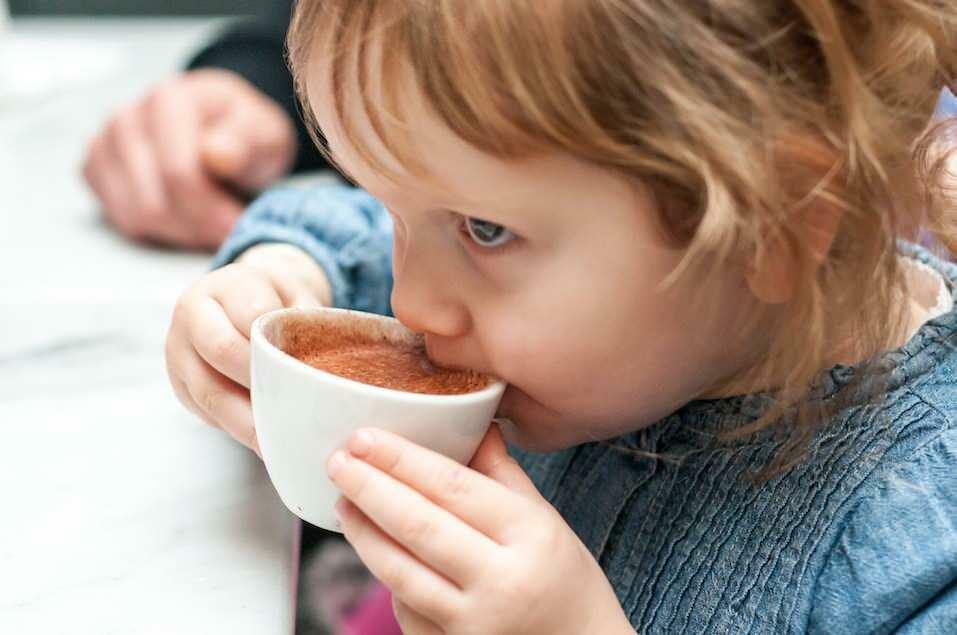 Dürfen Kinder türkischen Kaffee trinken?