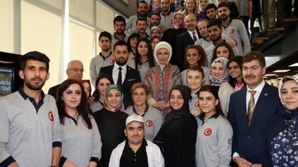 First Lady Erdoğan trifft sich mit jungen Leuten in Mardin