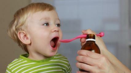 Ist es in Ordnung, Kindern Medikamente mit Esslöffeln zu geben? Wichtige Warnung von Experten