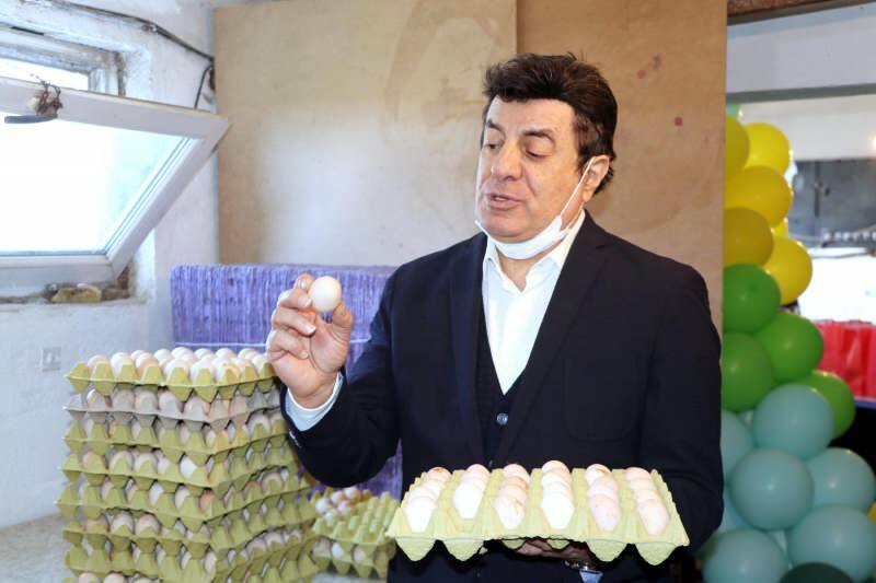 Der berühmte Sänger Coşkun Sabah gründete eine Farm: jetzt 'Yumurtacı Coşkun'