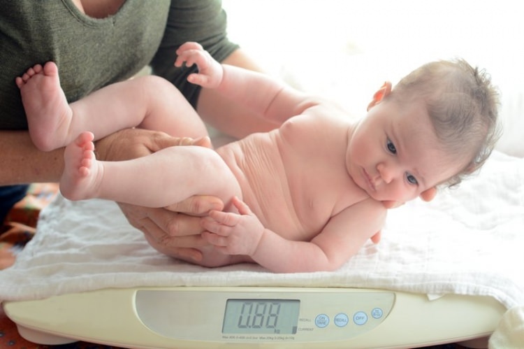 Wie man die Größe und das Gewicht von Babys misst