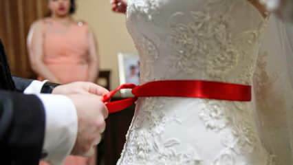 Was bedeutet das rote Band? Warum ist der rote Gürtel an die Braut gebunden?