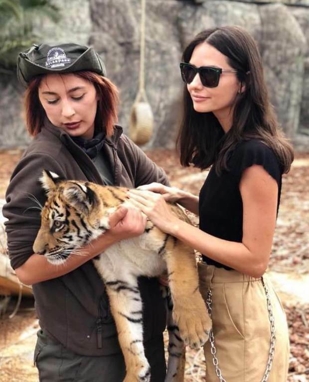Die berühmte Schauspielerin Yasemin Özilhan umarmte die wilde Natur