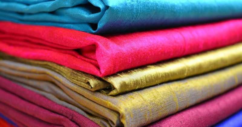 Wie Seide Stoff reinigen? Tricks zum Waschen von Seidenkleidern