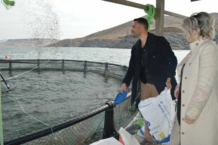 Kürşat Kılıç verließ das Bankwesen und wurde mit seiner Frau Fischproduzent!