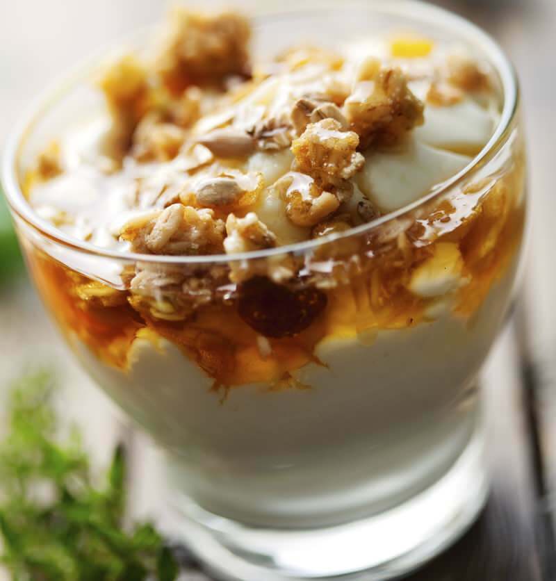 Wie man Joghurt mit Honig einölt?