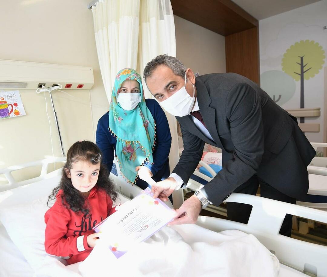 Emine Erdoğan übermittelte den im Krankenhaus behandelten Kindern ihre Heilungswünsche