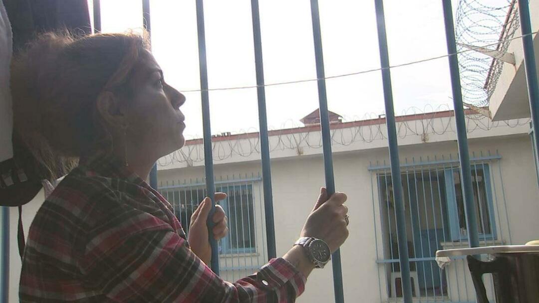 Das Leben im Gefängnis aus der Sicht weiblicher Gefangener Bahar steht vor der Tür