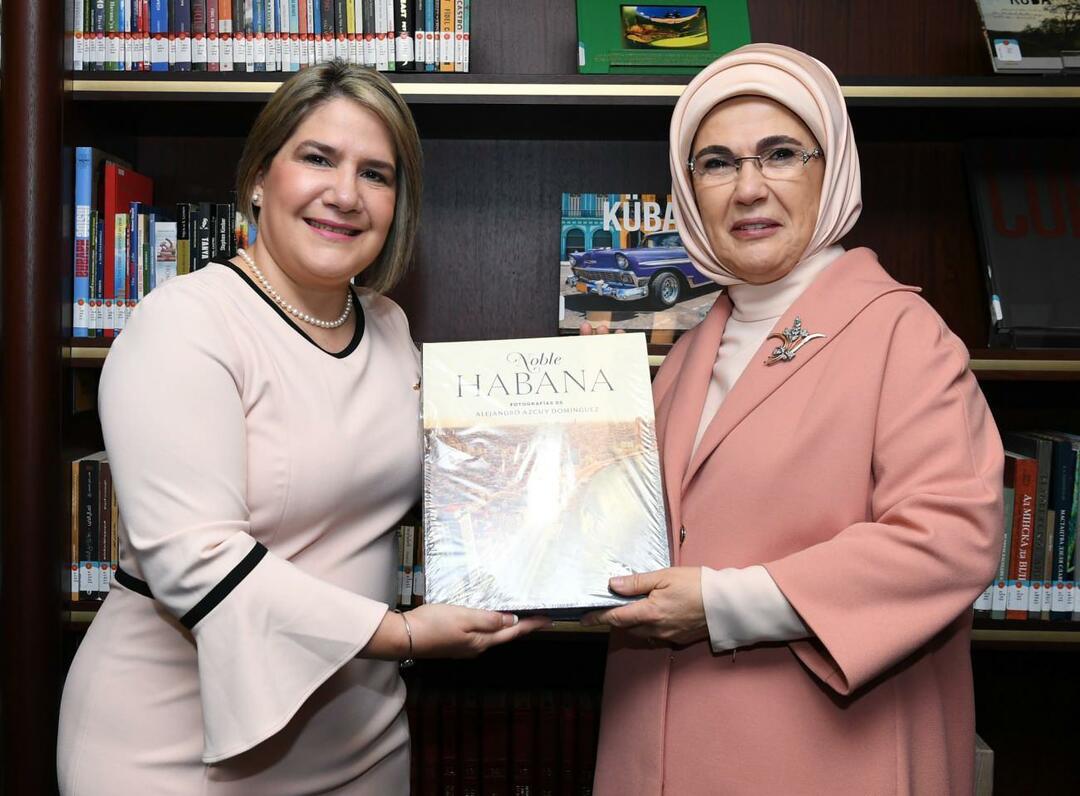 Emine Erdogan und Lis Cuesta Peraza