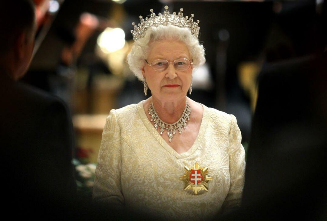 Königin von England II. Elisabeth