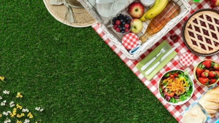 Welche Materialien müssen in den Picknickkorb gelegt werden?