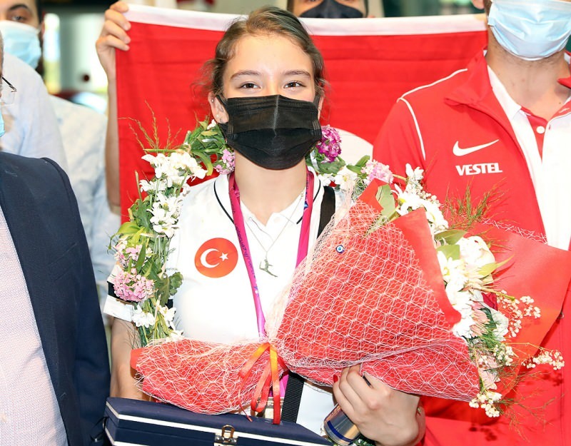 Die Nationalturnerin Ayşe Begüm Corporal ist nach Hause zurückgekehrt!