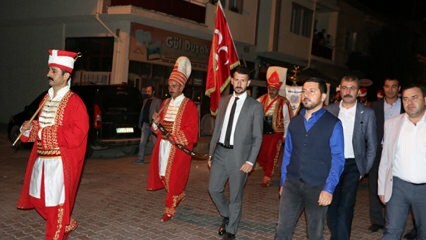 Der Bürgermeister von Nevşehir hob die Leute mit dem Team von Mehter auf