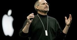 Hausschuhe von Apple-Gründer Steve Jobs werden versteigert! Zum Rekordpreis verkauft