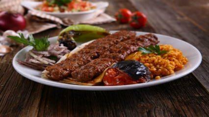Wie macht man echten Adana-Kebab? Hausgemachtes Adana-Kebab-Rezept
