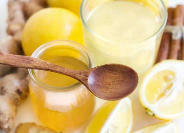 Wie macht man Zitronenentgiftung mit Honig?