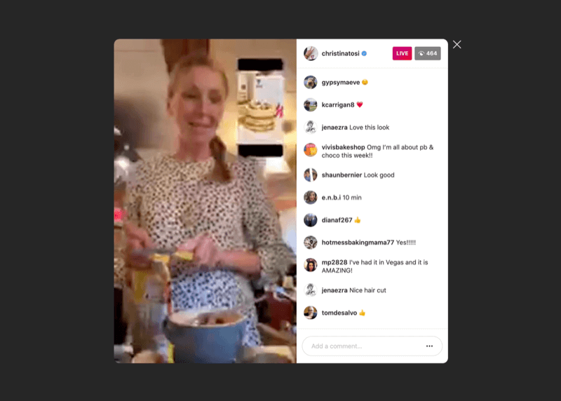 Screenshot Beispiel eines Instagram live von @christinatosi mit einem vertikalen 9:16 Video links und Kommentaren rechts