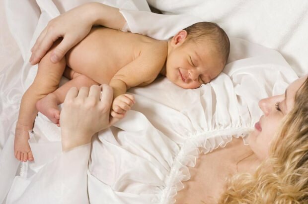 Wie viel sollte ein Neugeborenes pro Tag stillen?