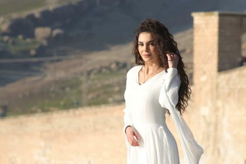 Schauspielerin Ebru Şahin trainiert für ihre neue Serie Destan!