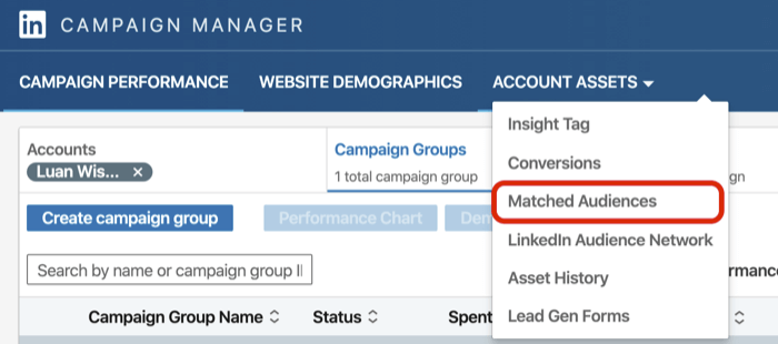 Wählen Sie im Dropdown-Menü "Konto-Assets" im LinkedIn Campaign Manager die Option "Übereinstimmende Zielgruppe" aus