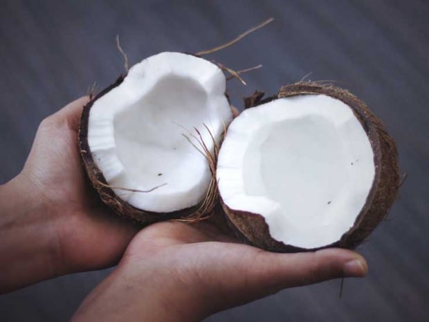 Was sind die Vorteile von Kokosöl für Haut und Gesicht? Wie man es benutzt