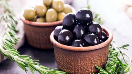 Wie entferne ich überschüssiges Salz von schwarzen Oliven?