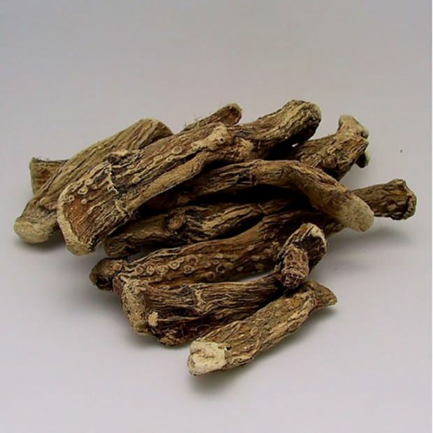 getrocknete Kräuter werden durch Trocknen von Tee hergestellt
