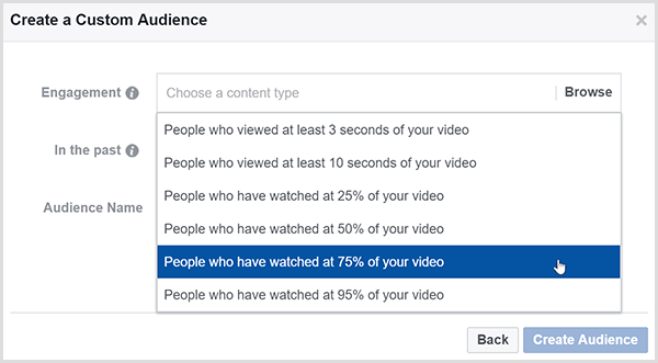 Das Dialogfeld "Benutzerdefinierte Zielgruppe erstellen" auf Facebook bietet Optionen zum Ausrichten von Anzeigen für Personen, die einen bestimmten Prozentsatz Ihres Videos angesehen haben.