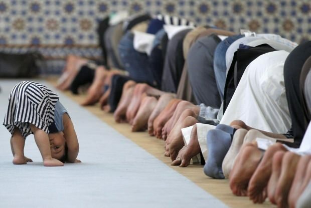 Wie kann man Kindern Gebet und Koran beibringen? Religionsunterricht bei Kindern ...