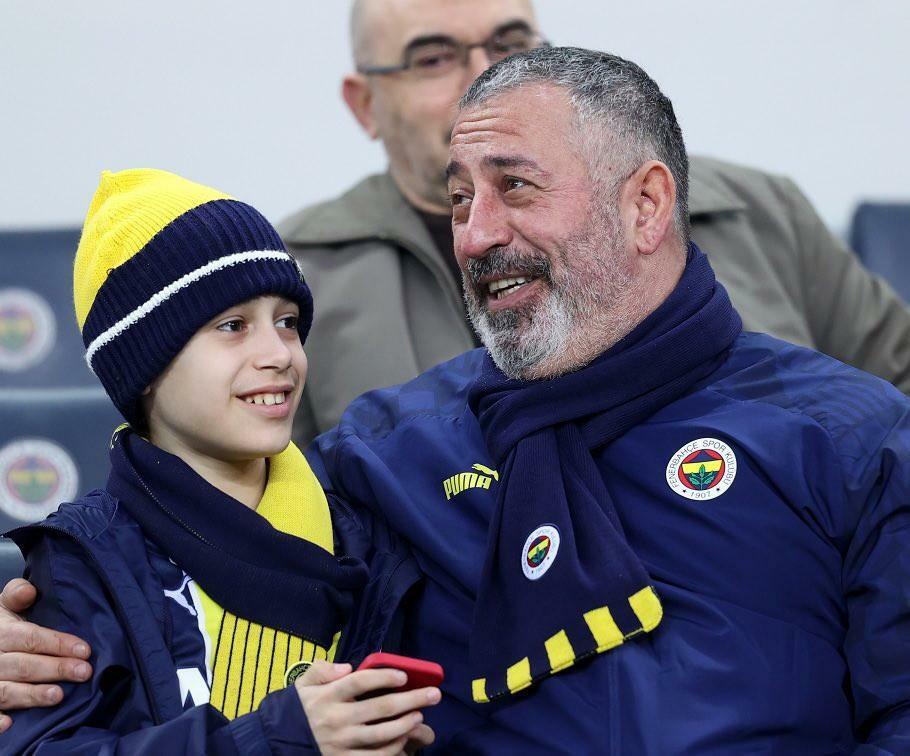 Cem Yılmaz hat sich mit seinem Sohn das Spiel zwischen Fenerbahçe und Galatasaray angesehen