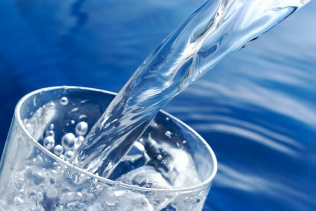 Macht Trinkwasser Gewichtszunahme? Wie viele Liter Wasser sollten pro Tag getrunken werden, um Gewicht zu verlieren? Wenn Sie nachts Wasser trinken ...
