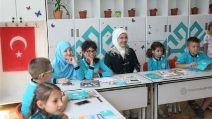 First Lady Erdoğan besuchte Maarif-Schulen