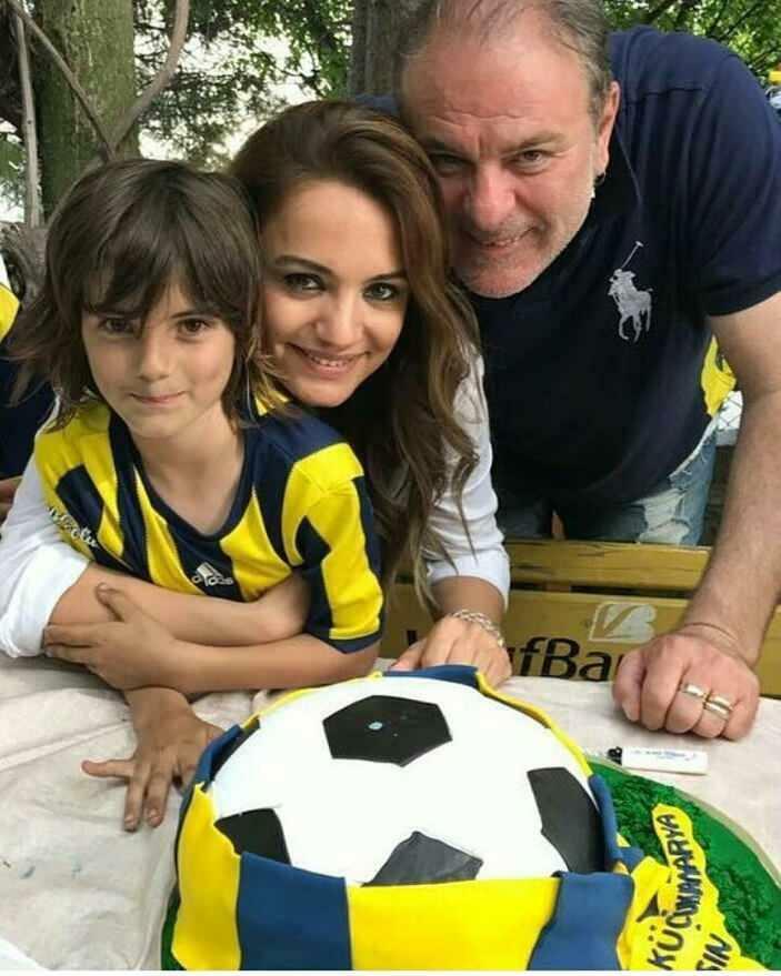 Burak Sergens Ex-Frau Işıl Sergen und ihr Sohn
