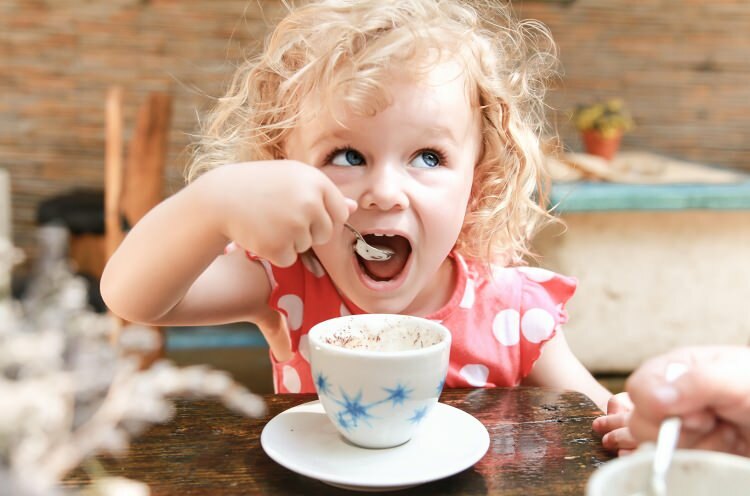 Können Kinder Kaffee trinken? Ist es schädlich?