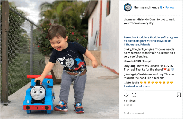Thomas & Friends teilt Fotos, die von Eltern von Kindern mit den Waren der Marke eingereicht wurden.