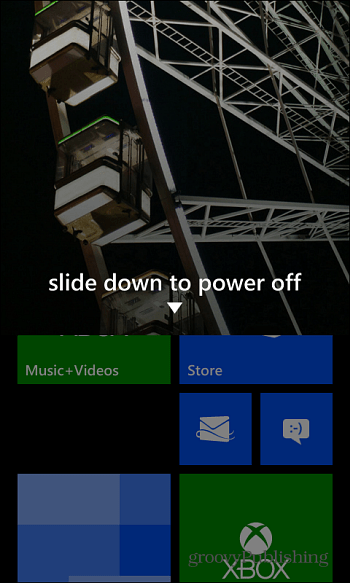 Mit der Seite nach unten zum Ausschalten von Windows Phone 8