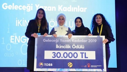 Auszeichnungen von Frauen, die die Zukunft schreiben von First Lady Erdoğan