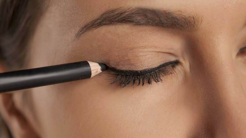 Wie zeichnet man den einfachsten Eyeliner? Was sind die Methoden zum Zeichnen von Eyeliner?