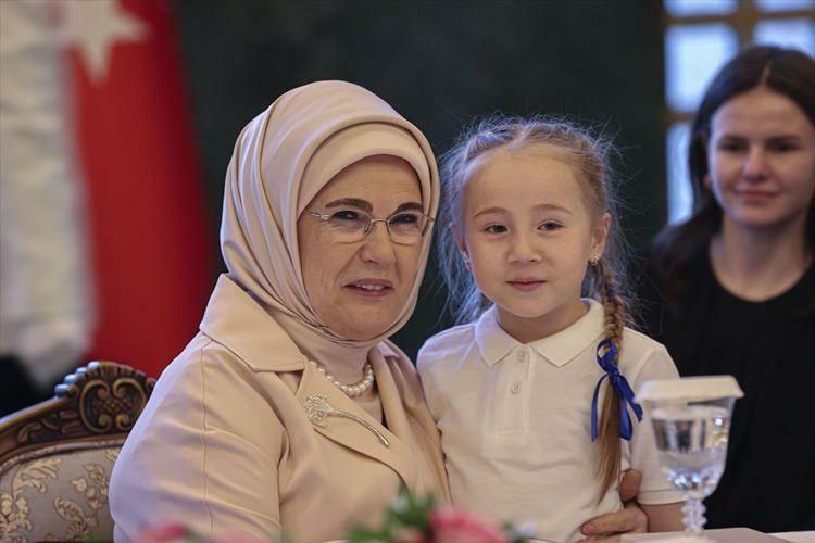 Emine Erdoğan feierte den Internationalen Mädchentag