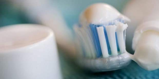 Blutflecken mit Zahnpasta entfernen