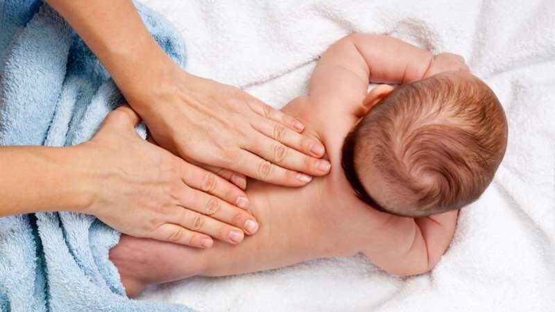 Wie verwende ich Zäpfchen bei Babys? Verwendung von Zäpfchen und Olivenöl bei Verstopfung