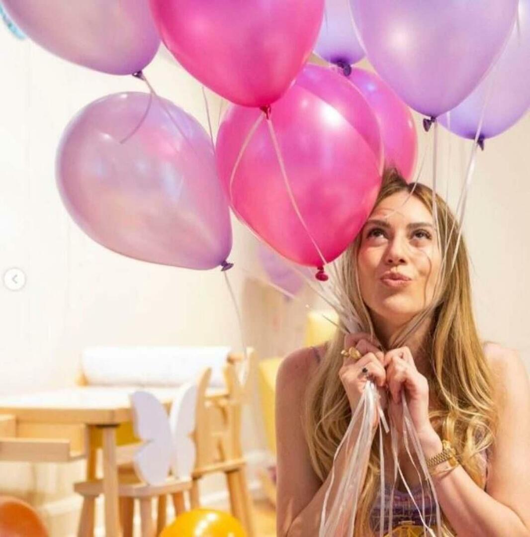 Sinem Kobal posierte in Luftballons