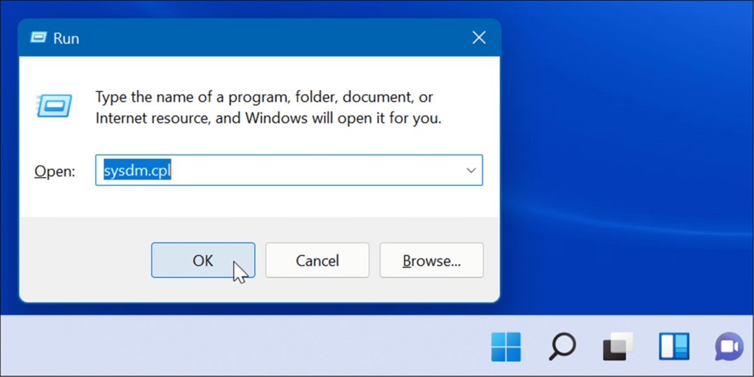 Führen Sie sysdm-cpl aus, fixieren Sie die Windows-Taskleiste, die im Vollbildmodus angezeigt wird