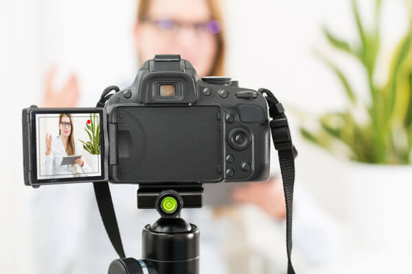 Eine digitale Spiegelreflexkamera ist eine gute Wahl für die Aufnahme von Videos in Qualitätsqualität.