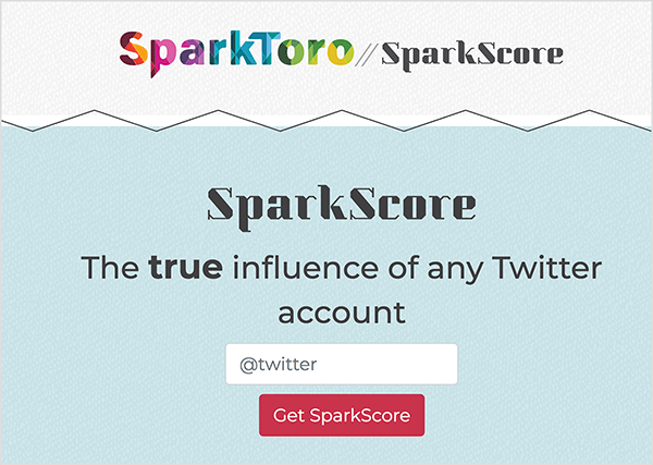 Dies ist ein Screenshot der SparkScore-Webseite. Oben befindet sich das SparkToro-Logo, der Name in einer besonders fetten Schrift mit geometrischen Bereichen in Regenbogenfarben. Nach zwei Schrägstrichen steht der Werkzeugname SparkScore. Der Slogan lautet „Der wahre Einfluss eines Twitter-Kontos“. Unter dem Slogan befindet sich ein weißes Textfeld, in dem der Benutzer aufgefordert wird, sein Twitter-Handle einzugeben, und eine rote Schaltfläche mit der Bezeichnung Get SparkScore.