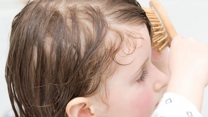 Schuppen-Haarbehandlung bei Kindern