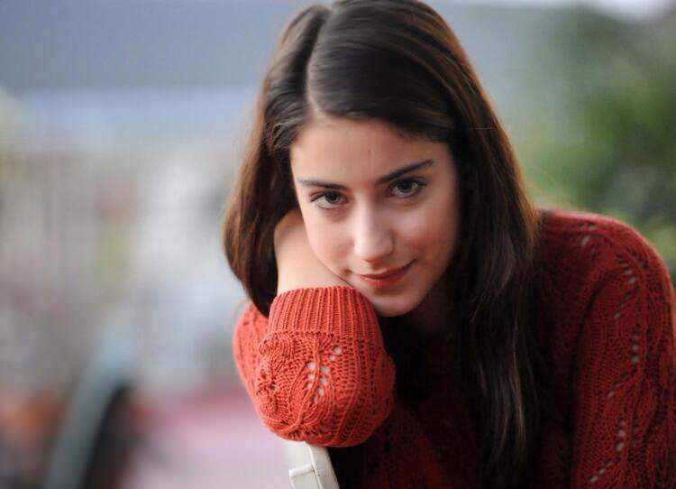 Hazal Kaya: Sie haben nicht über das Magazin berichtet, weil ich übergewichtig war!