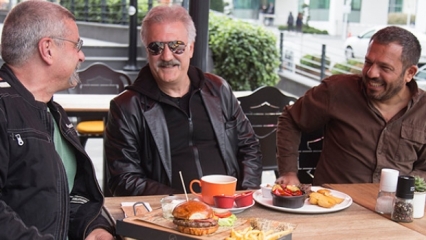 Motorrad-Chat mit Hamburger vom berühmten Schauspieler