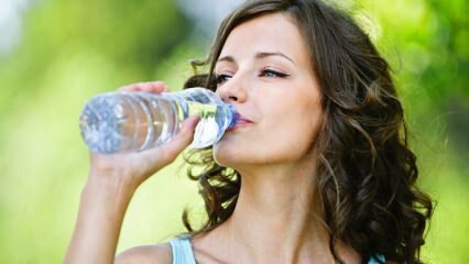 Schaden, weniger Wasser zu trinken
