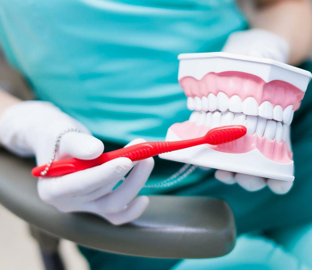 Experten warnen: Zu spät zur Schule kommende Kinder und Hausaufgabenhektik verrotten die Zähne!
